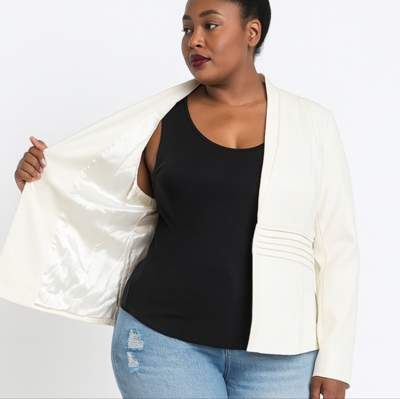 NWT City Chic Ivory Corset Waist - Picture 3 of 3